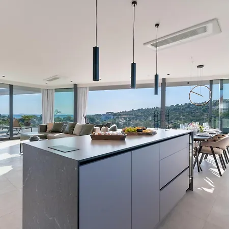 4 Bedroom Stunning In *