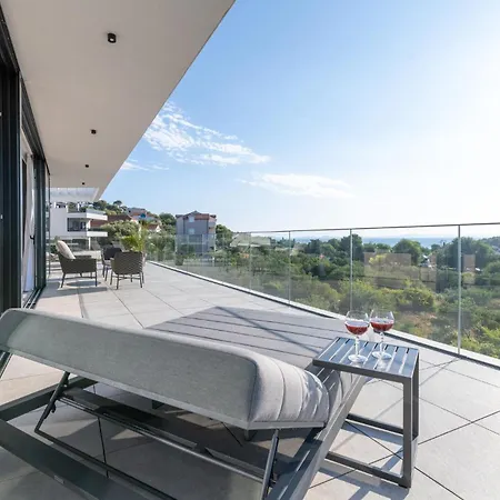 4 Bedroom Stunning In