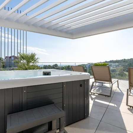 4 Bedroom Stunning In