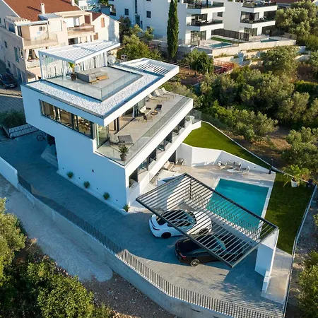 4 Bedroom Stunning In Holiday home Murter
