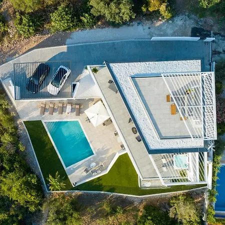 4 Bedroom Stunning In *