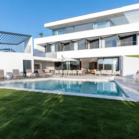 4 Bedroom Stunning In