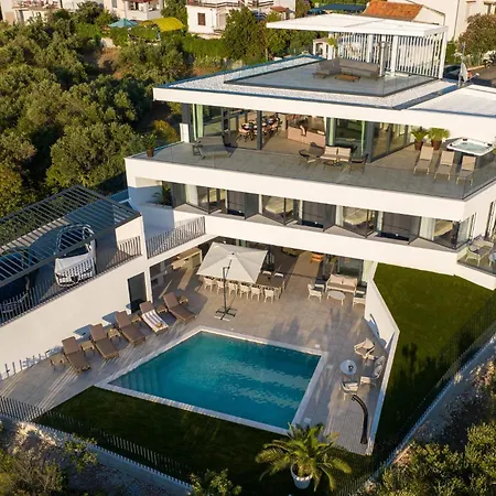 4 Bedroom Stunning In