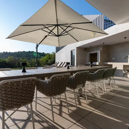 4 Bedroom Stunning In