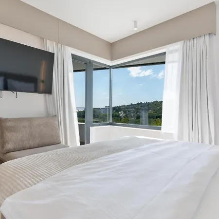 4 Bedroom Stunning In *