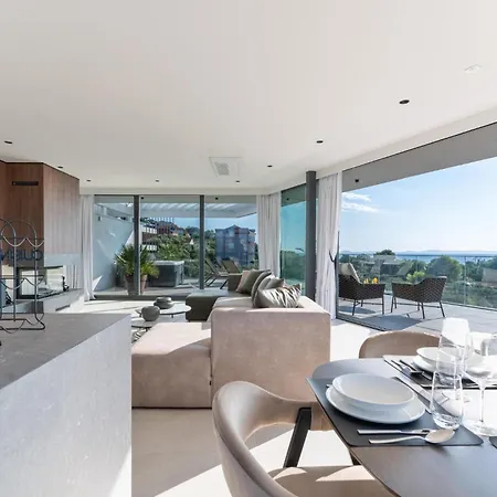 4 Bedroom Stunning In Holiday home Murter