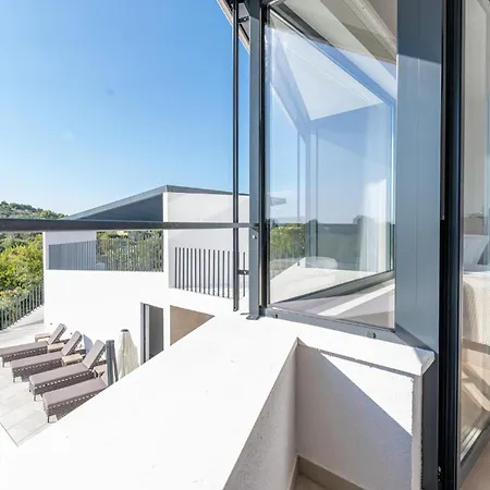 4 Bedroom Stunning In