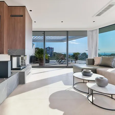 4 Bedroom Stunning In Casa vacanze Murter