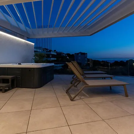 4 Bedroom Stunning In Murter